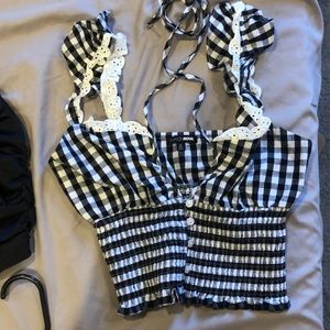 Black and white boxed cropped top. FASHION NOVA